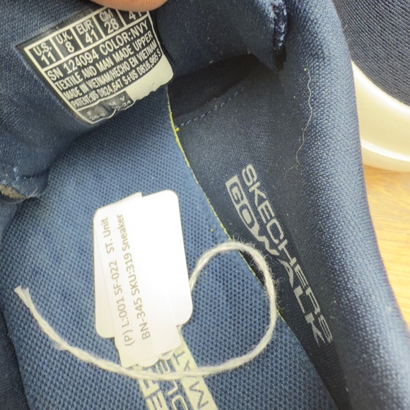 Skechers Women's size 11 GOwalk Joy Ecstatic Sneaker, Wide Width - Picture 8 of 9